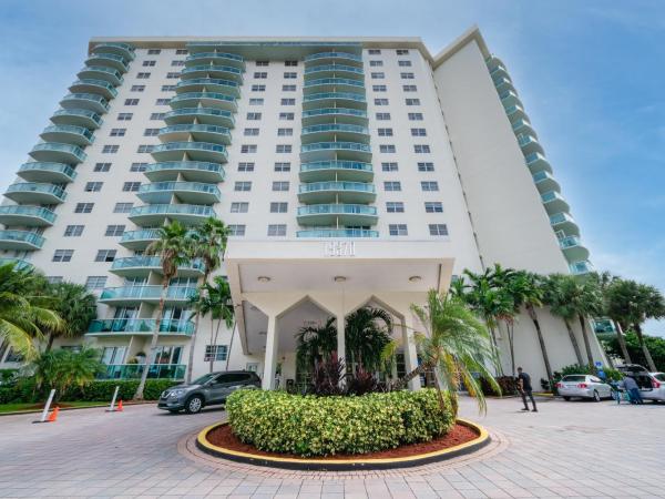 Sunny Isles Ocean Reserve Condo Apartments : photo 9 de la chambre appartement 3 chambres avec balcon