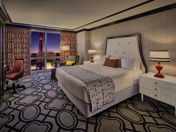 Paris Las Vegas Hotel & Casino : photo 1 de la chambre chambre lit king-size bordeaux - vue sur tour eiffel