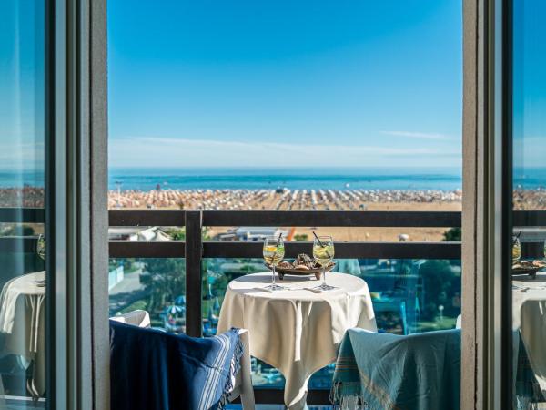 Hotel Palace : photo 4 de la chambre chambre quadruple - vue sur mer