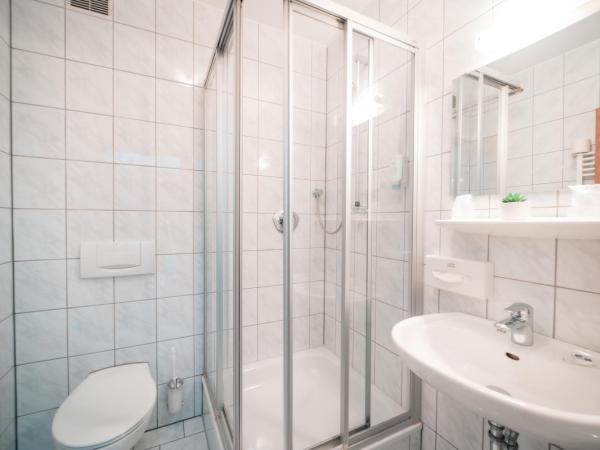 Airport Lounge Hotel Düsseldorf : photo 10 de la chambre chambre double standard