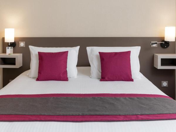 Kyriad Saint-Etienne Centre : photo 7 de la chambre chambre avec 1 lit double
