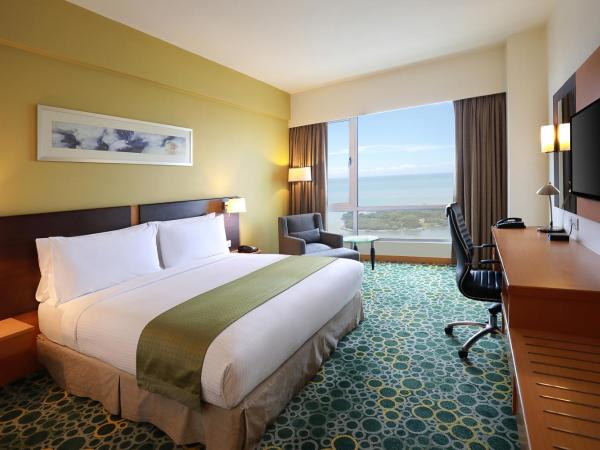 Holiday Inn Melaka, an IHG Hotel : photo 1 de la chambre chambre king standard avec vue sur mer