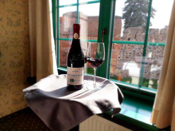 Hotel 1231 : photo 2 de la chambre chambre double - vue sur château