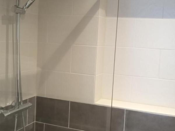 Hôtel De La Perdrix Rouge : photo 7 de la chambre chambre triple