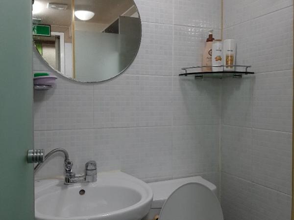 Bestel Residence : photo 7 de la chambre chambre simple avec salle de bains privative