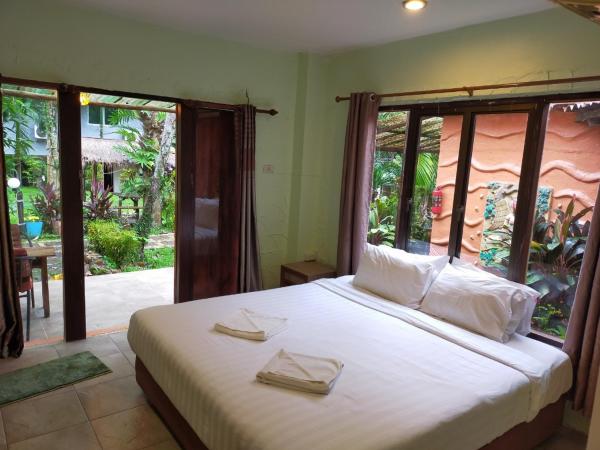 Sea-Sun Bungalow & Resort : photo 8 de la chambre bungalow - vue sur jardin