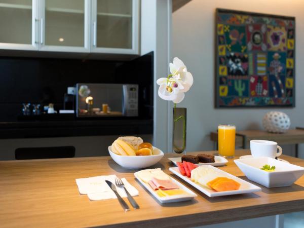 Ritz Leblon : photo 3 de la chambre suite avec balcon et cuisine