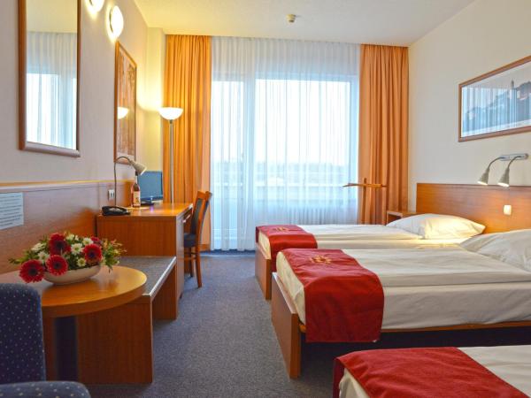 Avanti Hotel : photo 2 de la chambre chambre triple avec accès au centre relax public