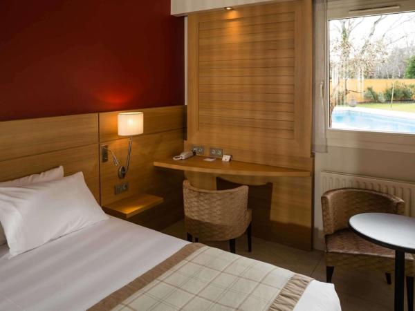 Best Western Plus Le Lavarin : photo 7 de la chambre chambre lit king-size supérieure - vue sur jardin
