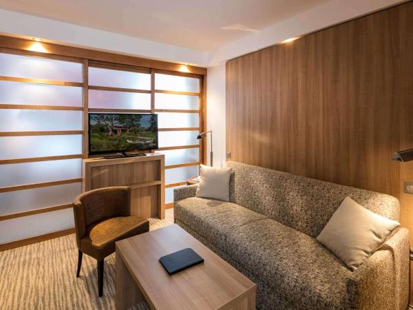 Best Western Plus Le Lavarin : photo 8 de la chambre suite junior avec lit king-size