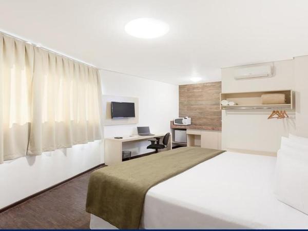 Front Hotel Expominas : photo 2 de la chambre chambre double deluxe avec lit d'appoint