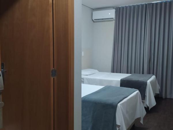 Front Hotel Expominas : photo 3 de la chambre chambre lits jumeaux