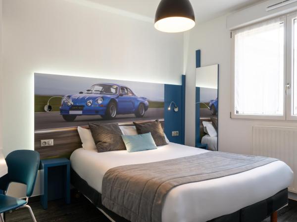 Hôtel de la Plage : photo 9 de la chambre chambre double supérieure - vue sur ville/jardin