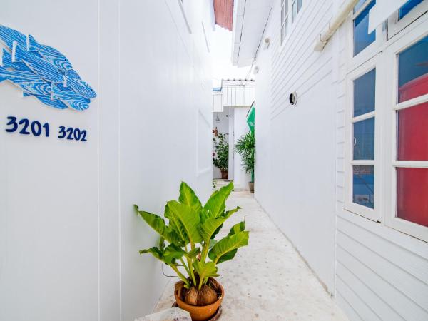 Baan KangMung Hua Hin On The Beach : photo 1 de la chambre chambre lit king-size avec baignoire spa