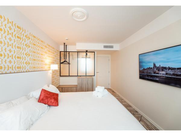 The Originals Boutique, Hôtel Maison Montmartre Paris Les Puces : photo 3 de la chambre suite junior