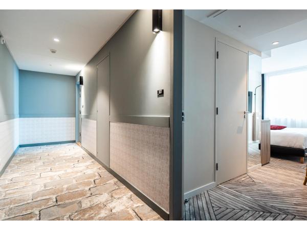 The Originals Boutique, Hôtel Maison Montmartre Paris Les Puces : photo 3 de la chambre suite familiale