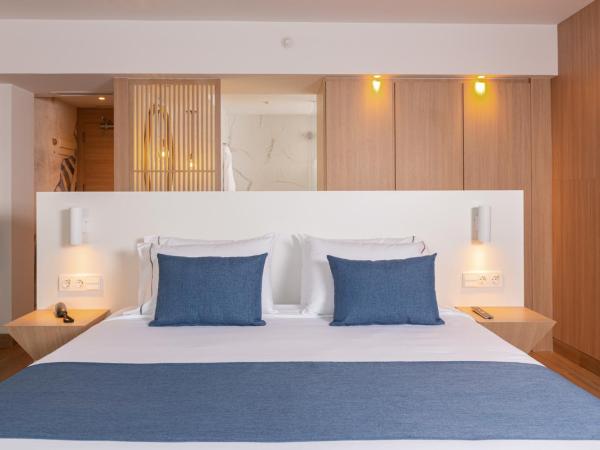 L'Azure Hotel 4* Sup : photo 2 de la chambre chambre deluxe – vue sur piscine (2 adultes)