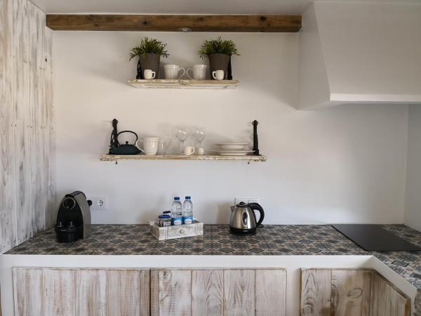 Snug Houseguests : photo 1 de la chambre chambre familiale avec salle de bains privative