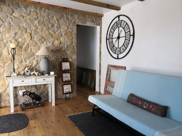 Snug Houseguests : photo 4 de la chambre chambre familiale avec salle de bains privative