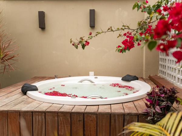 Pousada Casa do Catavento : photo 1 de la chambre chambre double deluxe avec baignoire