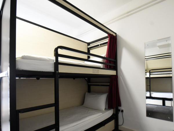 Kinlay Hostel Eyre Square : photo 3 de la chambre lit dans dortoir mixte de 4 lits avec salle de bains commune