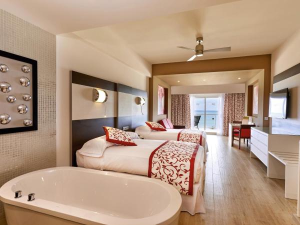 Riu Palace Costa Mujeres - All Inclusive : photo 2 de la chambre suite junior vue sur l'océan