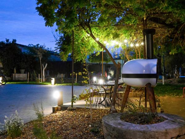 Le jardin de Séverine : photo 9 de la chambre studio - vue sur piscine 