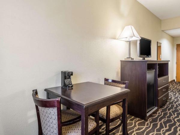 Quality Inn & Suites Southport : photo 2 de la chambre chambre avec 2 lits king-size - non-fumeurs