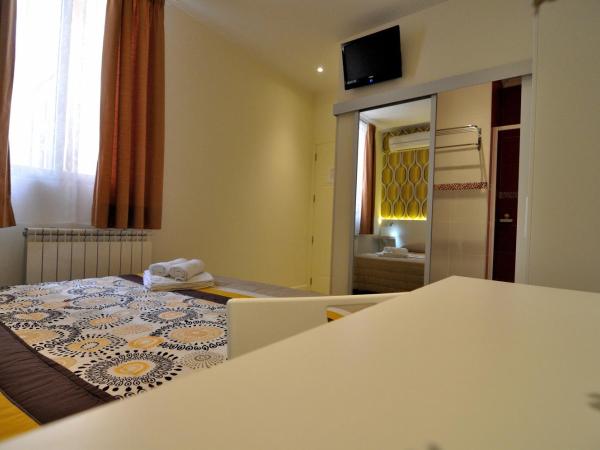 Far Home Plaza Mayor : photo 5 de la chambre chambre double avec salle de bains privative