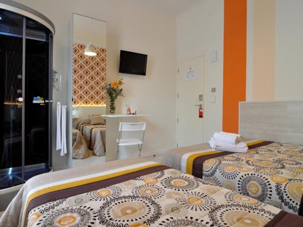 Far Home Plaza Mayor : photo 1 de la chambre chambre double avec douche