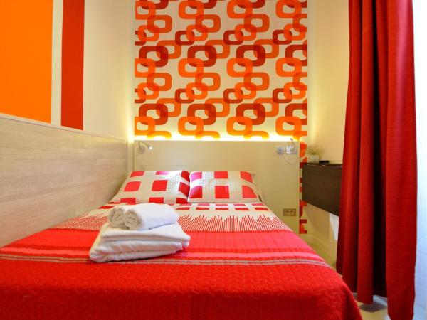 Far Home Plaza Mayor : photo 3 de la chambre petite chambre double avec salle de bains commune