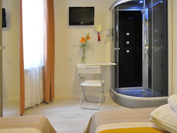 Far Home Plaza Mayor : photo 2 de la chambre chambre triple avec douche