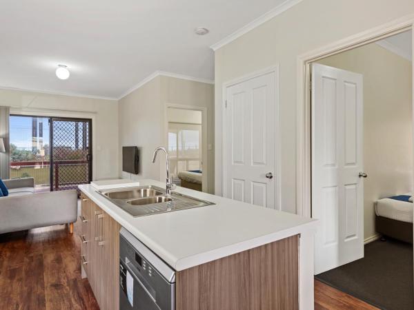 Discovery Parks - Adelaide Beachfront : photo 5 de la chambre deluxe 3 bedroom beach cabin - sleeps 6