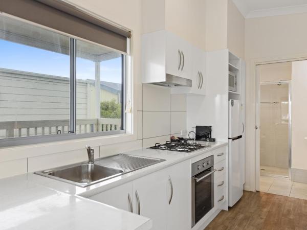 Discovery Parks - Adelaide Beachfront : photo 5 de la chambre cabine deluxe 2 chambres (6 personnes)