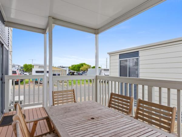 Discovery Parks - Adelaide Beachfront : photo 2 de la chambre cabine deluxe 2 chambres (6 personnes)