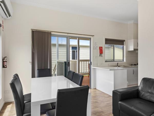 Discovery Parks - Adelaide Beachfront : photo 4 de la chambre cabine deluxe 2 chambres (4 personnes)