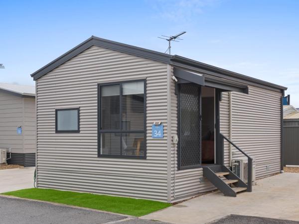 Discovery Parks - Adelaide Beachfront : photo 1 de la chambre standard two-bedroom cabin - sleeps 4