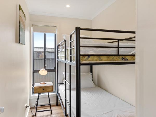 Discovery Parks - Adelaide Beachfront : photo 2 de la chambre standard two-bedroom cabin - sleeps 4