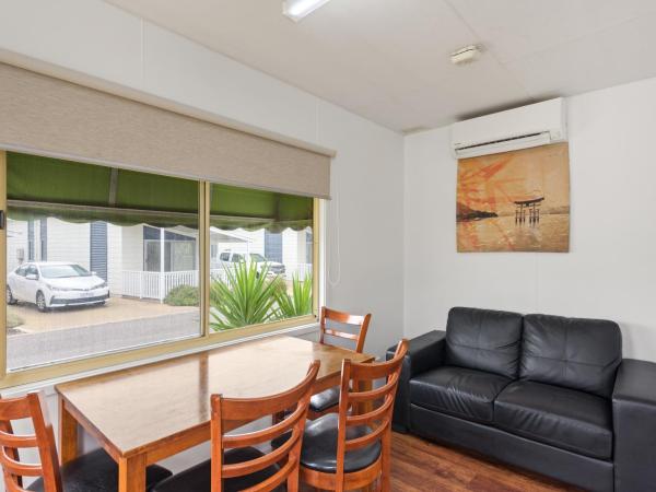 Discovery Parks - Adelaide Beachfront : photo 2 de la chambre cabane Économique (6 personnes)