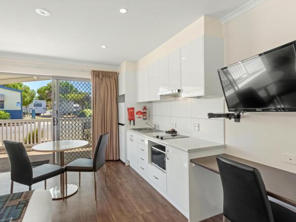 Discovery Parks - Adelaide Beachfront : photo 3 de la chambre superior studio cabin - disability access