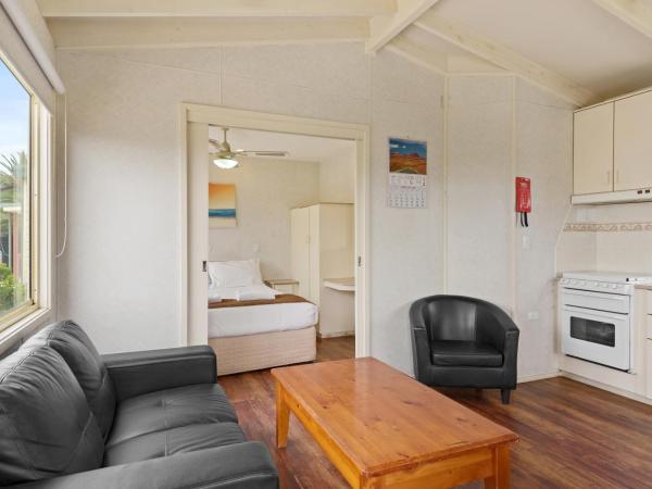 Discovery Parks - Adelaide Beachfront : photo 3 de la chambre standard 1-bedroom cabin - pet friendly