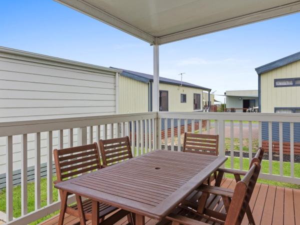 Discovery Parks - Adelaide Beachfront : photo 2 de la chambre cabine deluxe 2 chambres (4 personnes)