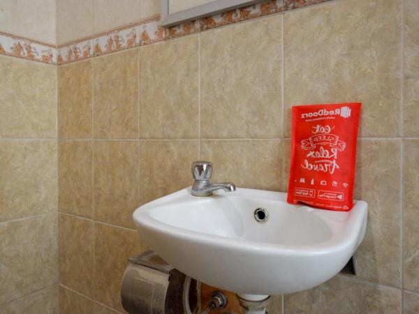 RedDoorz near Tugu Yogyakarta : photo 3 de la chambre chambre double