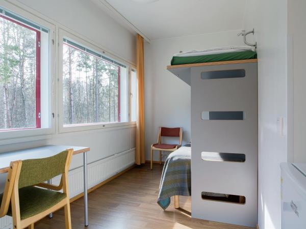 Hostel Linnasmäki : photo 2 de la chambre chambre quadruple