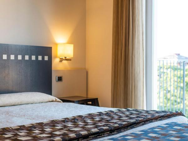 Hotel San Marco Fitness Pool & Spa : photo 4 de la chambre chambre double supérieure avec balcon et baignoire