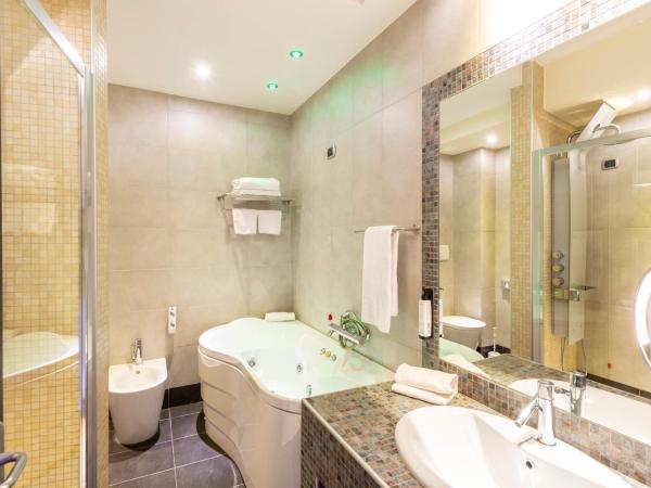 Hotel San Marco Fitness Pool & Spa : photo 4 de la chambre chambre double supérieure avec baignoire