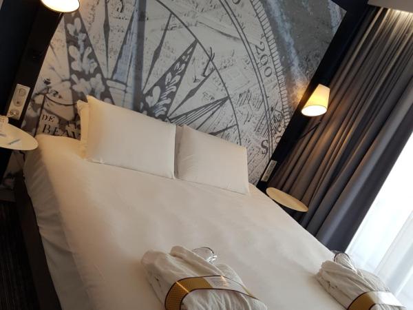 Mercure Beauvais Centre Cathédrale : photo 3 de la chambre chambre privilège avec lit double 160 x 200 - vue sur cathédrale