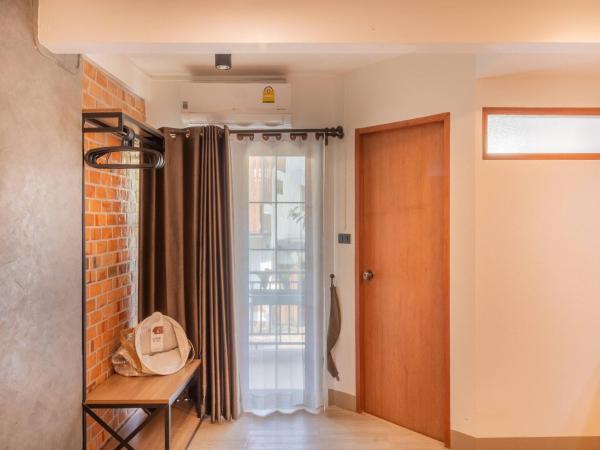 The Old City Wall Inn : photo 7 de la chambre chambre lits jumeaux - vue sur jardin