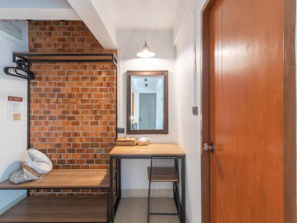 The Old City Wall Inn : photo 5 de la chambre deluxe garden double with bathtub