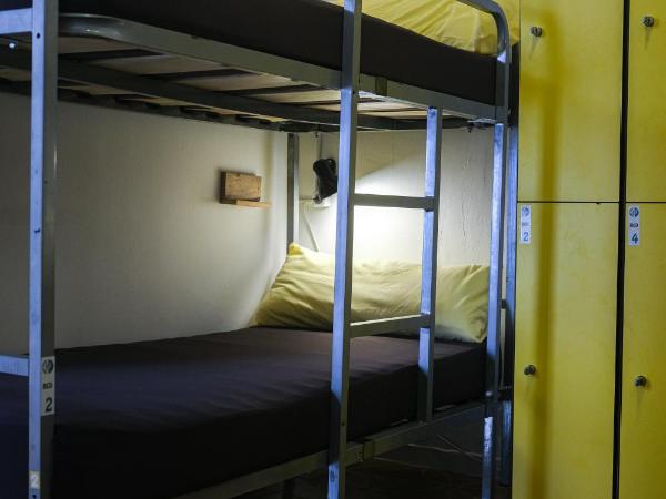 Mana Mana Youth Hostel : photo 4 de la chambre lit simple dans un dortoir de 4 lits réservé aux femmes